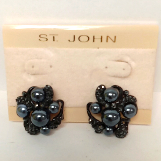 Vintage St John Bkack Pearl Earrings 65$